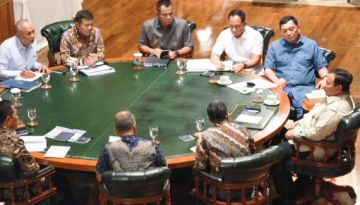Prabowo Gelar Serangkaian Rapat Terbatas di Hambalang, Bahas Kampus STEM hingga Persiapan Mudik