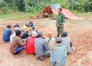 Babinsa Koramil 2305/Cinangka Gencarkan Komsos, Bahas Koperasi Merah Putih dan Antisipasi Curanmor Bersama Warga