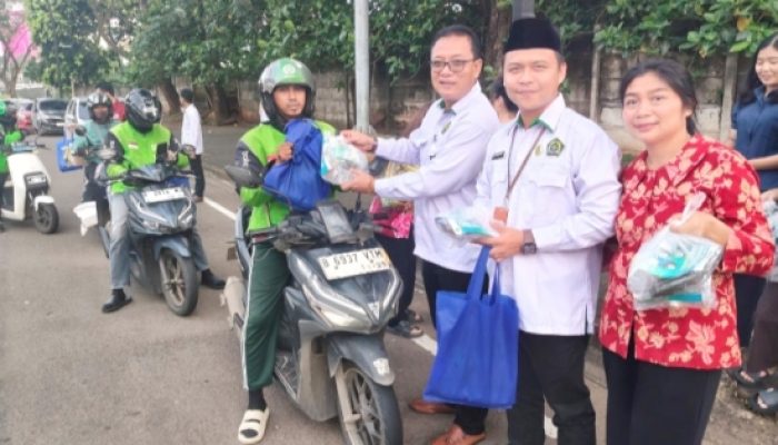 STAB Negeri Sriwijaya Tangerang Banten Adakan Acara Bagi bagi Takjil Dan Buka Puasa bersama Darma Wanita Persatuan Dan Ikatan Alumni STABN Sriwijaya