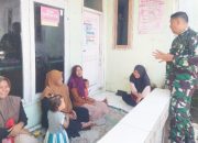 Babinsa Koramil 2306/Mancak Giat Komsos, Bahas Penanganan Stunting dan Kebersihan Lingkungan Desa