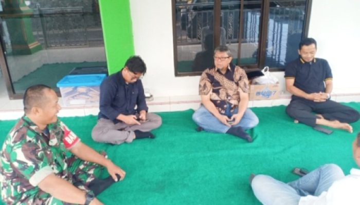 Babinsa Koramil 2307/Ciwandan Perkuat Keamanan dan Kebersihan Lingkungan Lewat Komsos