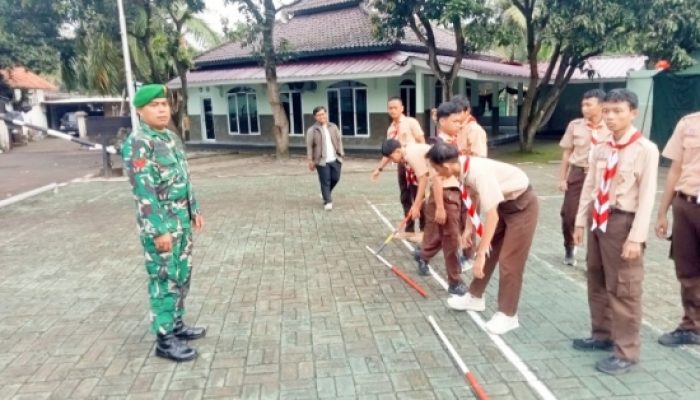 Babinsa Koramil 2305/Cinangka Laksanakan Bintahwil Pendataan Warga Baru dan Pembinaan Pramuka