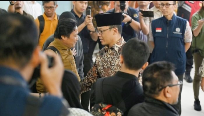 Menlu Sugiono Jemput Langsung WNI yang Dipulangkan dari Iran di Bandara Soetta