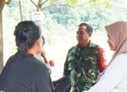 Babinsa Koramil 2305/Cinangka Gencarkan Komsos Bahas Pembangunan Jembatan dan Kondisi Lingkungan Warga