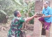 Babinsa Koramil 2307/Ciwandan Bersama Warga Gotong Royong Bangun Rumah dan Bersihkan Makam