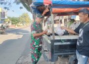 Babinsa Koramil 2301/Cilegon Bersama Warga Laksanakan Karya Bakti Bersihkan Jalan dan Normalisasi Drainase