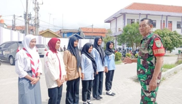 Babinsa Koramil 2301/Cilegon Laksanakan Bintahwil Bersama Siswa SMK YP 17 di Jombang Wetan