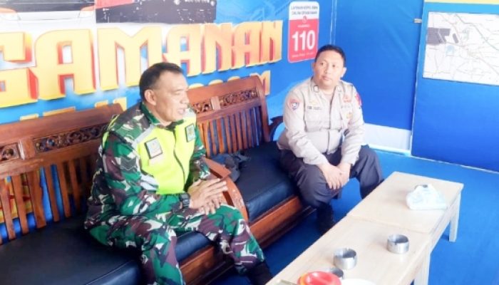 Babinsa Koramil 2301/Cilegon Bersama Bhabinkamtibmas Perkuat Pengamanan dan Pengaturan Lalu Lintas Jelang Idulfitri