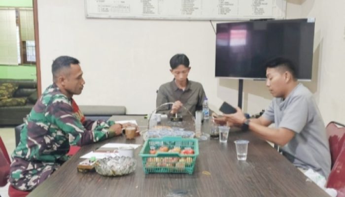 Babinsa Koramil 2302/Bojonegara Gencarkan Komsos Bersama Warga Bahas Keamanan dan Gotong Royong