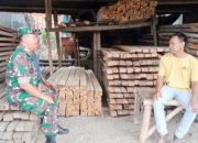 Babinsa Koramil Mancak Gencarkan Komsos, Perkuat Gotong Royong dan Ibadah di Bulan Ramadan