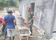 Babinsa Koramil 2307/Ciwandan Gotong Royong Bantu Warga Bangun Rumah di Dua Kelurahan