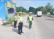 Babinsa Koramil 2301/Cilegon Bersama Bhabinkamtibmas Perkuat Pengamanan dan Lalu Lintas Jelang Idul Fitri