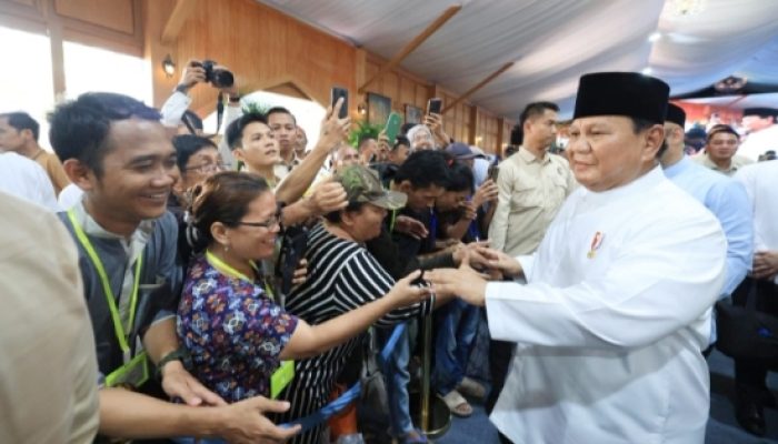 Pertama Kali Masuk Istana Saat Lebaran Bareng Prabowo, Warga Terharu: Oh Begini Rasanya