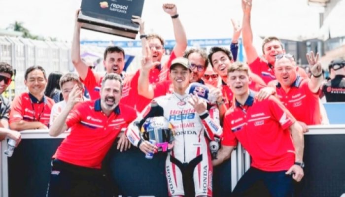 Pembalap muda Indonesia cetak sejarah podium pertama di ajang Moto3 dunia