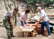Babinsa Koramil 2307/Ciwandan Laksanakan Karya Bakti, Perkuat Gotong Royong Bersama Warga