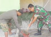 Babinsa Koramil 2305/Cinangka Laksanakan Karya Bakti, Bantu Renovasi Koramil dan Pembangunan Rumah Warga