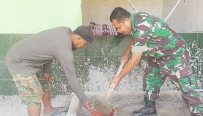 Babinsa Koramil 2305/Cinangka Laksanakan Karya Bakti, Bantu Renovasi Koramil dan Pembangunan Rumah Warga