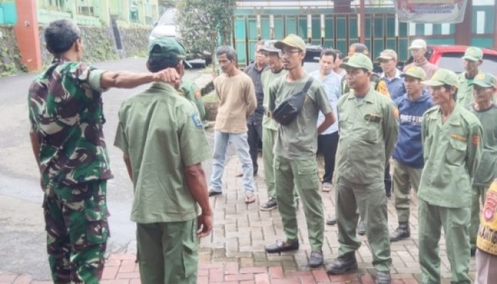 Babinsa Koramil 2307/Ciwandan Tingkatkan Pembinaan Wilayah melalui Pelatihan Linmas dan Pendampingan Ketahanan Pangan