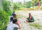 Babinsa Koramil 2307/Ciwandan Gencarkan Komsos, Bahas Keamanan dan Kebersihan Lingkungan