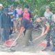 Babinsa Koramil 2306/Mancak Bersama Warga Gencarkan Karya Bakti Pembangunan Infrastruktur Desa