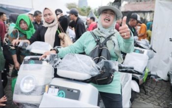 Ungkapan Gembira Warga Dapat Doorprize Motor Listrik di Pasar Murah Pemerintah: Senang Banget, Gak Mimpi!