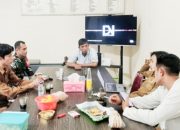 Babinsa Koramil 2302/Bojonegara Giat Komsos, Bahas Keamanan dan Gotong Royong Warga