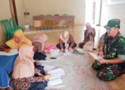 Babinsa Koramil 2306/Mancak Aktif Laksanakan Pendataan Stunting dan Warga Kurang Mampu di Wilayah Binaan