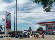 Banyak Mobil Siluman dan Jirgen Ramai Isi Solar Subsidi di SPBU Bulo-Bulo yang Menyebabkan Antrian Panjang