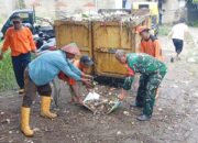 Babinsa Koramil 2303/Pulomerak Gencarkan Karya Bakti, Bersihkan Lingkungan dan Bantu Rehab Rumah Warga