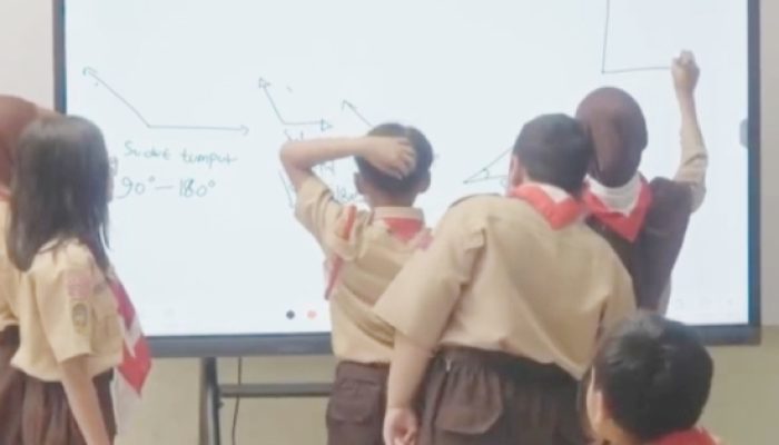 Papan Tulis Interaktif Disorot Dunia: Indonesia Bertransformasi ke Pendidikan Digital Modern