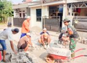 Babinsa Koramil 2301/Cilegon Giat Karbak, Perbaiki Jalan dan Bersihkan Lingkungan Bersama Warga