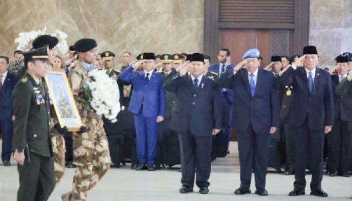 Prabowo Beri Penghormatan Terakhir 3 Jenazah Pahlawan Perdamaian RI yang Gugur di Lebanon