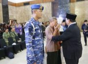 Momen Haru Prabowo Peluk dan Cium Putra Prajurit TNI yang Gugur di Lebanon