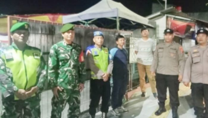 Babinsa Koramil 2301/Cilegon Perkuat Sinergitas Melalui Pengamanan Ibadah Umat Kristiani