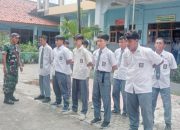 Babinsa Koramil 2303/Pulomerak Latih Disiplin Siswa Melalui Pelatihan PBB di Dua Sekolah