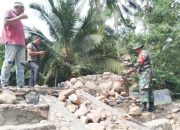 Babinsa Koramil 2304/Anyar Gencarkan Karya Bakti, Bangun Jembatan hingga Bersihkan Lingkungan Bersama Warga