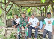 Babinsa Koramil 2305/Cinangka Intensifkan Komsos, Bahas Kenakalan Remaja dan Bahaya Narkoba