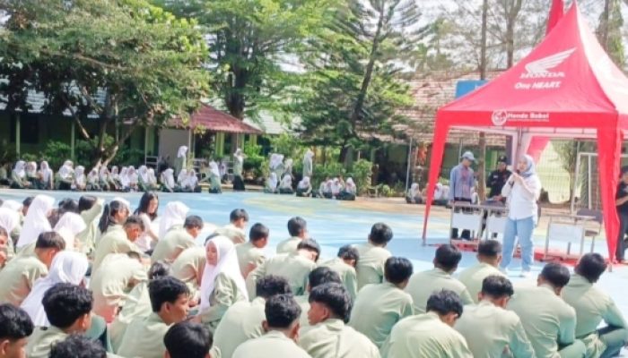 Sekitar 50 siswa dibekali pemahaman keselamatan berkendara dan perawatan kendaraan