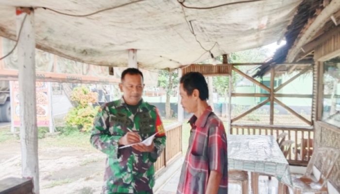 Babinsa Koramil 2305/Cinangka Laksanakan Pendataan Sembako dan Bansos di Wilayah Binaan