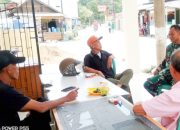 Babinsa Koramil 2302/Bojonegara Intensifkan Komsos, Bahas Keamanan dan Gotong Royong Bersama Warga