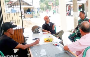 Babinsa Koramil 2302/Bojonegara Intensifkan Komsos, Bahas Keamanan dan Gotong Royong Bersama Warga