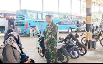 Babinsa Koramil 2306/Mancak Laksanakan Pendataan Kewilayahan dan Poskamling untuk Tingkatkan Keamanan Warga