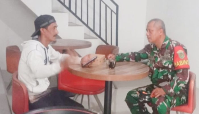Babinsa Koramil 2303/Pulomerak Intensifkan Komsos, Bahas Legalitas Tanah dan Pembinaan Pemuda di Cilegon