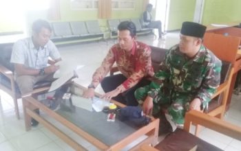 Babinsa Koramil 2304/Anyar Intensifkan Komsos, Bahas Pertanian dan Kamtibmas Bersama Warga