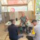 Babinsa Koramil 2307/Ciwandan Perkuat Komsos, Bahas Distribusi MBG dan Gotong Royong Lingkungan