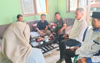 Babinsa Koramil 2305/Cinangka Perkuat Komsos, Dorong Toleransi Beragama dan Tertib Administrasi Warga