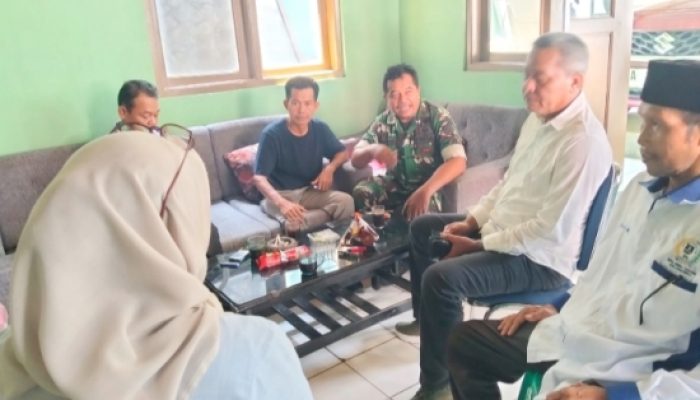 Babinsa Koramil 2305/Cinangka Perkuat Komsos, Dorong Toleransi Beragama dan Tertib Administrasi Warga