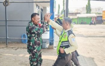 Babinsa Koramil 2307/Ciwandan Gencarkan Bintahwil, Sosialisasi Rekrutmen TNI dan Latih Security di Wilayah Binaan