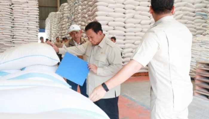 Usai Beri Arahan Ketua DPRD Se-Indonesia, Prabowo Sidak Gudang Bulog Danurejo Pastikan Stok Beras Aman