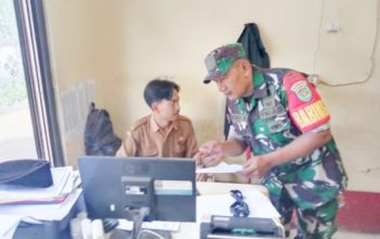 Babinsa Koramil 2305/Cinangka Laksanakan Pendataan Akta Kelahiran dan Bansos di Wilayah Binaan